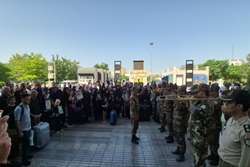    تشرف خانواده شهدای ناو شکن دنا به حرم مطهر رضوی